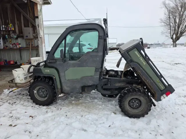 Image of John Deere Gator XUV equipment image 3