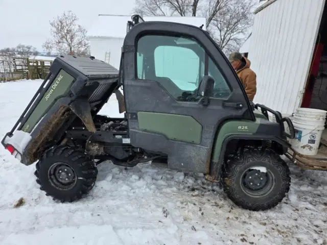 Image of John Deere Gator XUV equipment image 2