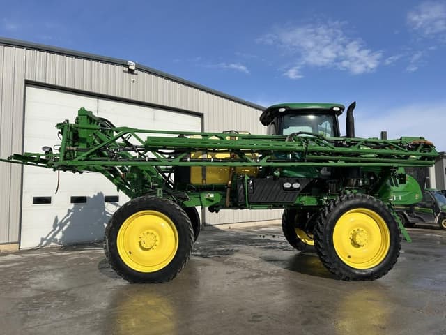 Image of John Deere R4030 equipment image 1