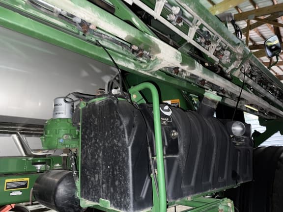 Image of John Deere R4030 equipment image 4