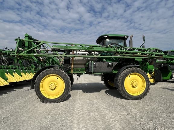 Image of John Deere R4030 equipment image 3
