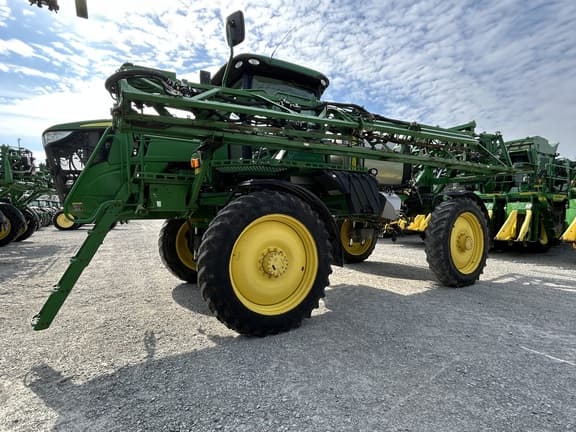 Image of John Deere R4030 equipment image 1