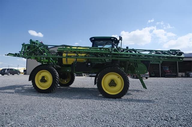 Image of John Deere R4030 equipment image 1