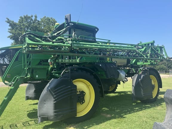 2015 John Deere R4030 Equipment Image0