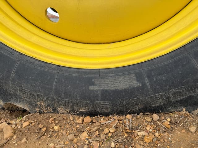 Image of John Deere R4030 equipment image 4