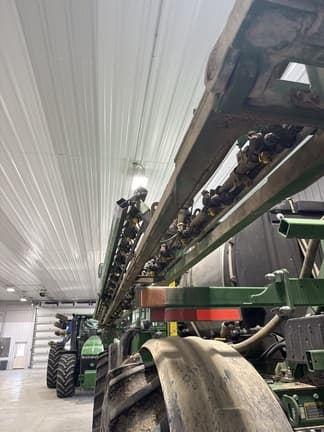 Image of John Deere R4030 equipment image 3