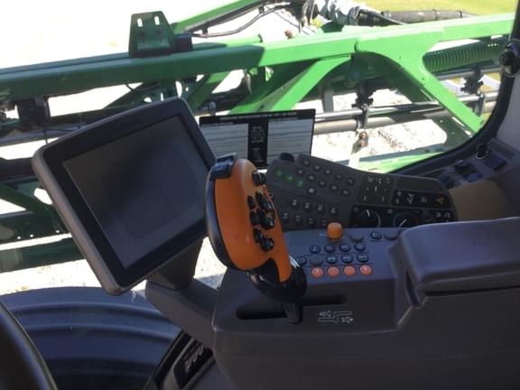 Image of John Deere R4030 equipment image 3