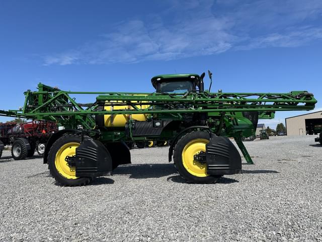 Image of John Deere R4030 equipment image 1