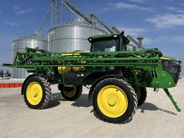 Image of John Deere R4030 equipment image 1