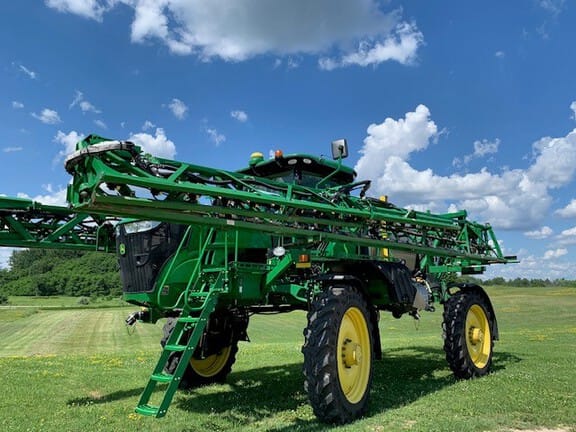 2015 John Deere R4038 Equipment Image0