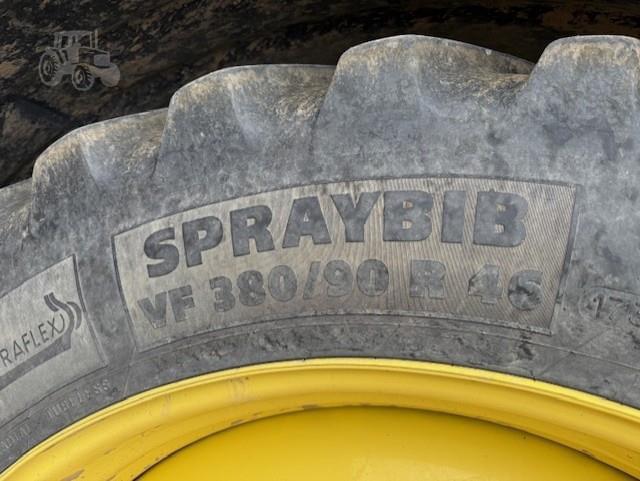 Image of John Deere R4038 equipment image 3