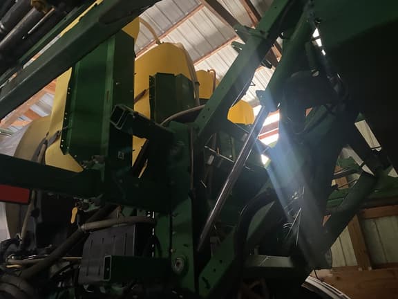 Image of John Deere R4038 equipment image 4