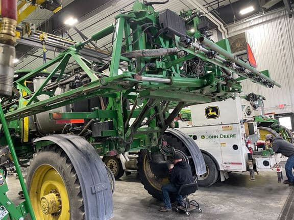 Image of John Deere R4038 equipment image 4