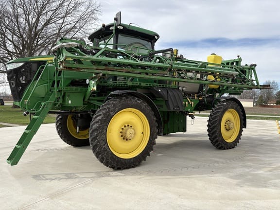 2015 John Deere R4038 Equipment Image0