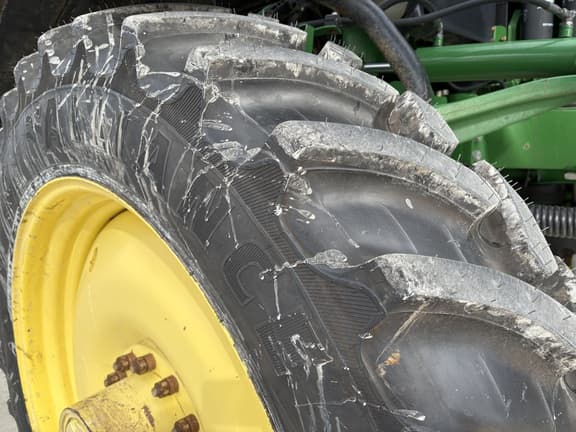 Image of John Deere R4038 equipment image 4