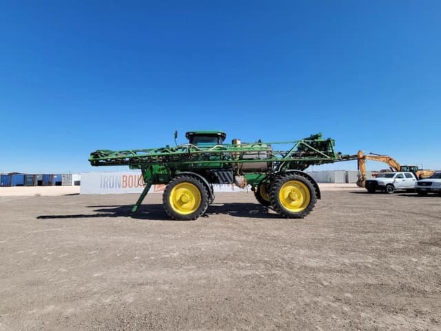 Image of John Deere R4038 equipment image 1