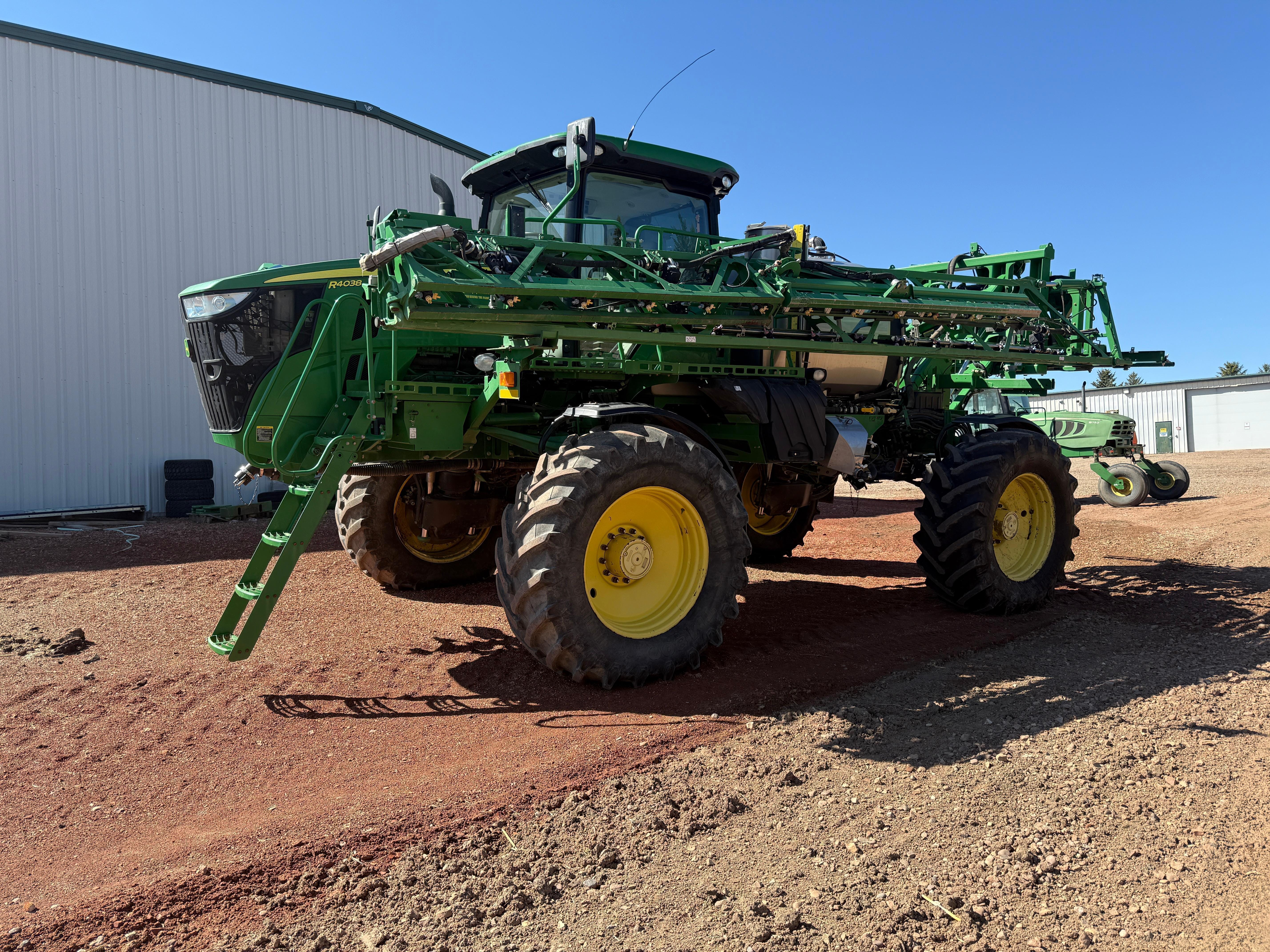 2015 John Deere R4038 Equipment Image0