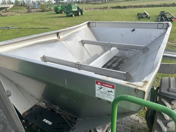 Image of John Deere R4045 equipment image 4