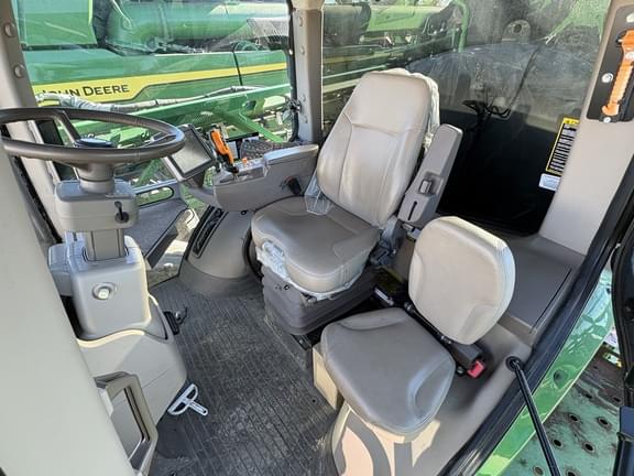 Image of John Deere R4045 equipment image 3