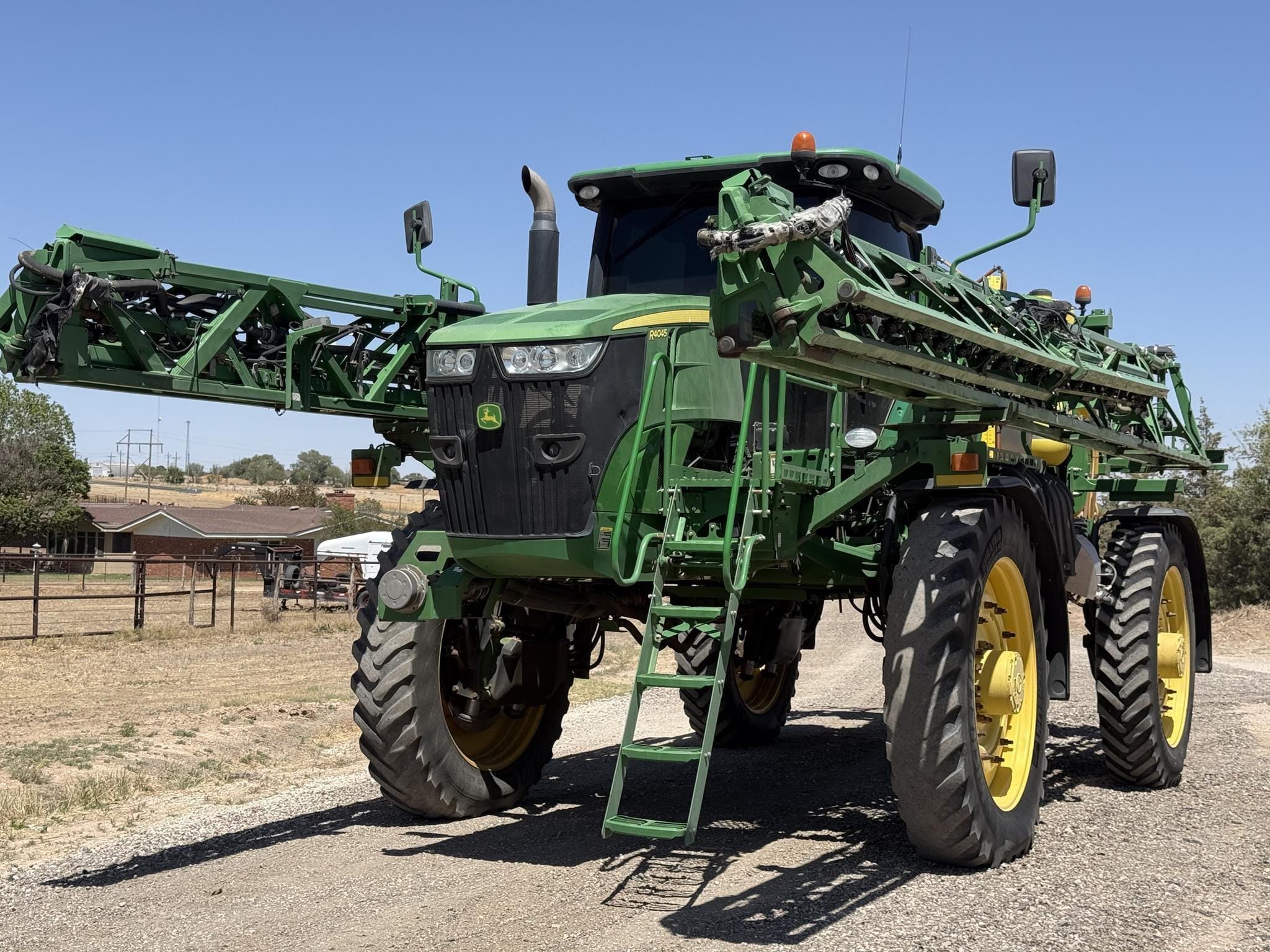 2015 John Deere R4045 Equipment Image0