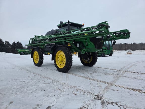Image of John Deere R4045 equipment image 1