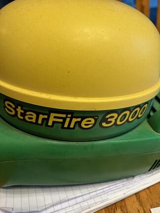 Image of John Deere StarFire 3000 equipment image 3