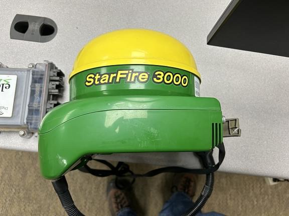 Image of John Deere StarFire 3000 Primary image