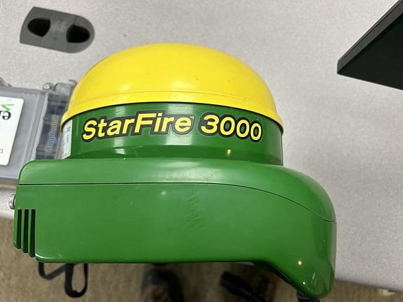 Image of John Deere StarFire 3000 equipment image 1