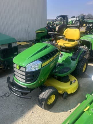 Image of John Deere S240 equipment image 1