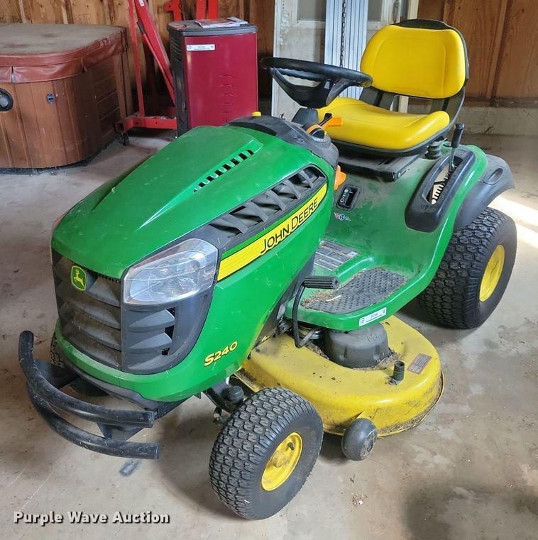 Image of John Deere S240 Primary image