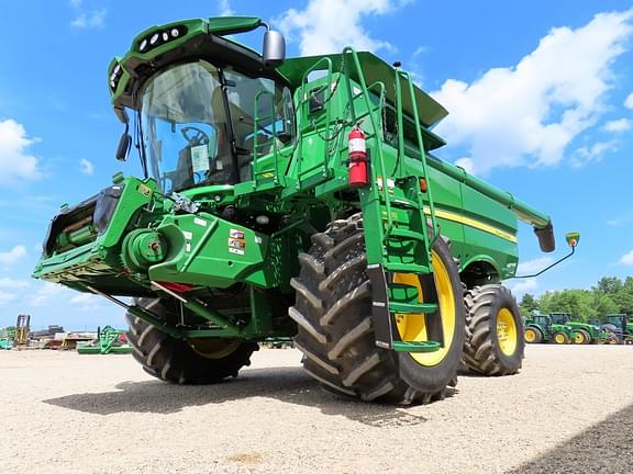 Image of John Deere S660 equipment image 4