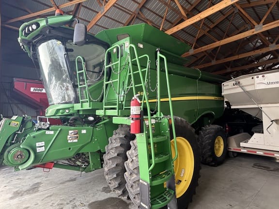 2015 John Deere S660 Equipment Image0