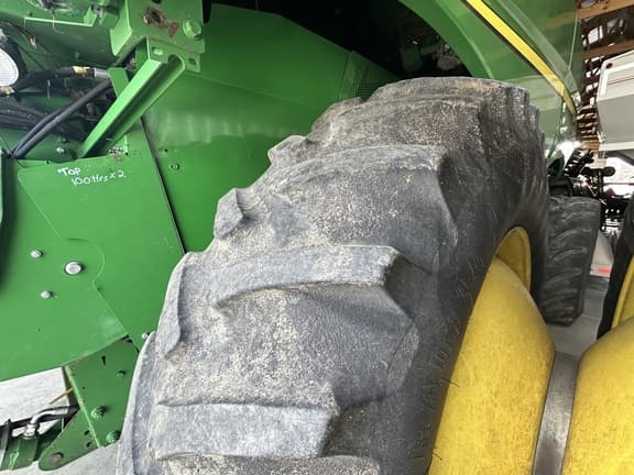 Image of John Deere S660 equipment image 4