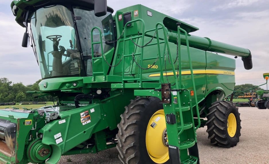 2015 John Deere S660 Equipment Image0