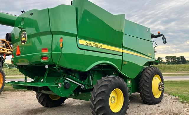 Image of John Deere S660 equipment image 2