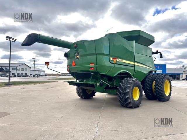 Image of John Deere S660 equipment image 4