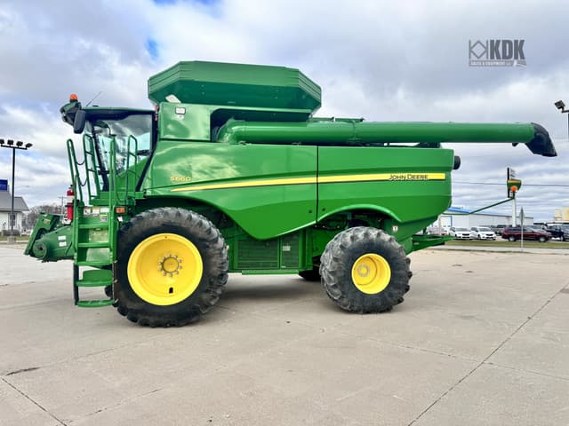Image of John Deere S660 equipment image 1