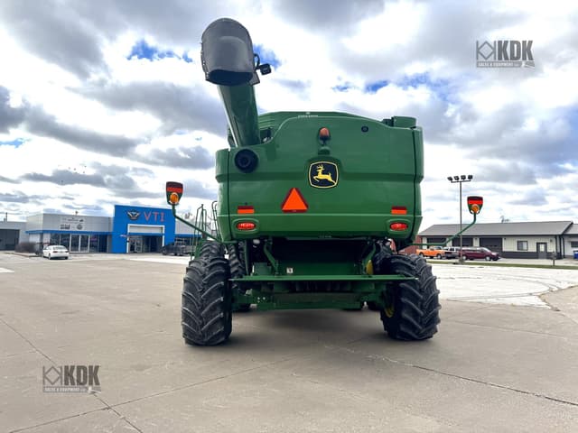 Image of John Deere S660 equipment image 3