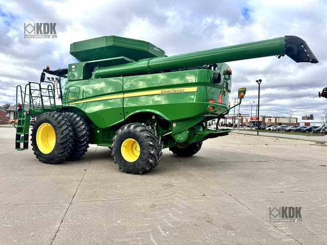 Image of John Deere S660 equipment image 2