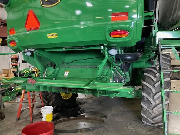 Image of John Deere S660 equipment image 2