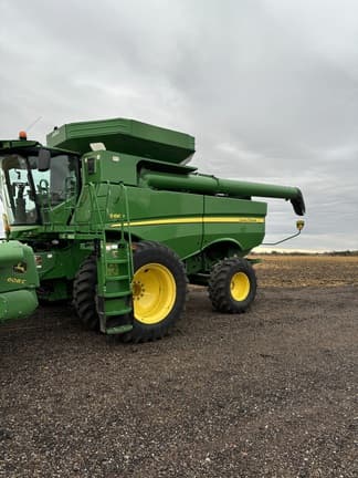 Image of John Deere S660 equipment image 1