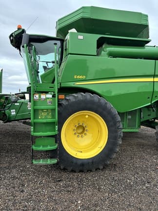Image of John Deere S660 equipment image 1