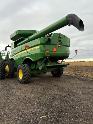 Image of John Deere S660 equipment image 2