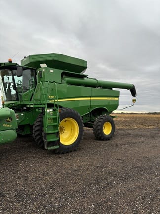 2015 John Deere S660 Equipment Image0