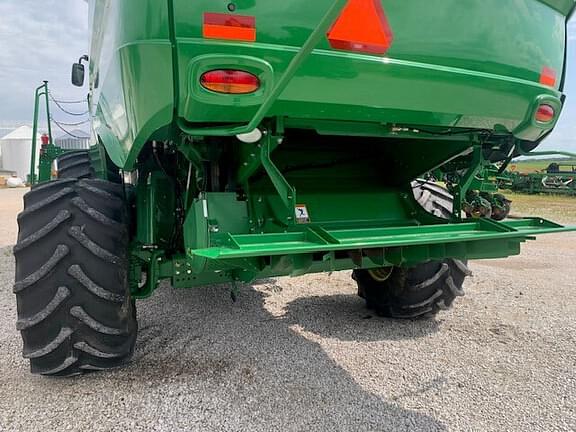 Image of John Deere S660 equipment image 4