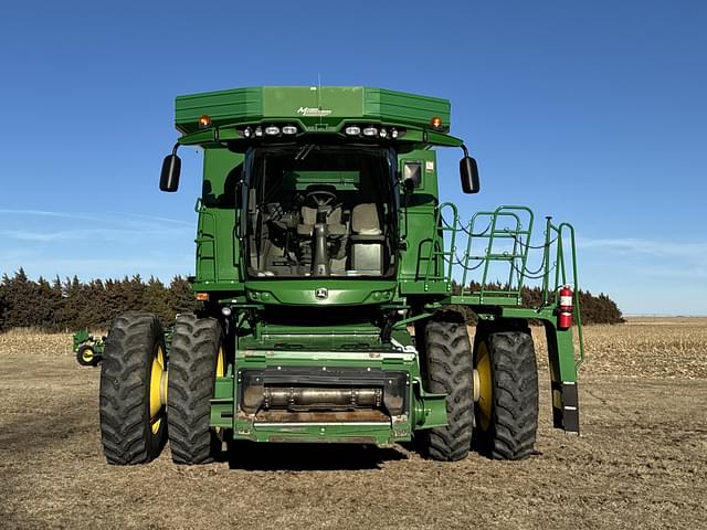 Image of John Deere S660 equipment image 2