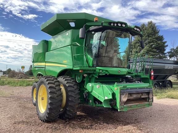 2015 John Deere S660 Equipment Image0