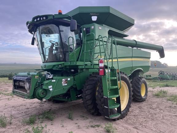 Image of John Deere S660 Primary image