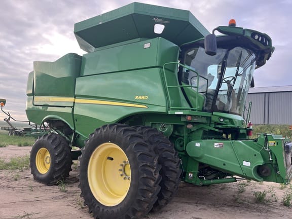 2015 John Deere S660 Equipment Image0