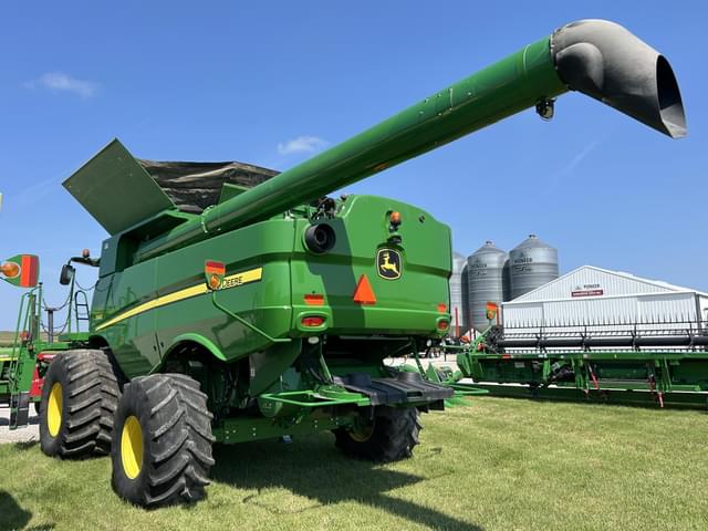 Image of John Deere S660 equipment image 2